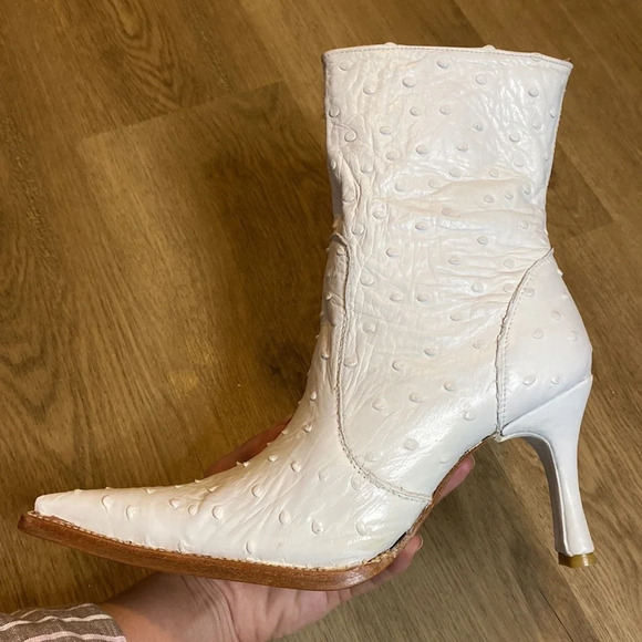 Rudel White Ostrich Skin Pointy Toe Western Ankle Boot size 6 - Picture 3 of 16
